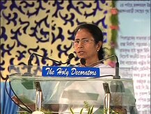 ‘ইভিএম দখল করে সব জেতা যায় না’, খড়্গপুরের সভা থেকে বিজেপিকে আক্রমণ মমতার