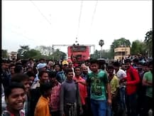 গুসকরা স্টেশনের রেল অবরোধ উঠে গেল, দেরিতে চলছে বহু ট্রেন, দুর্ভোগে যাত্রীরা