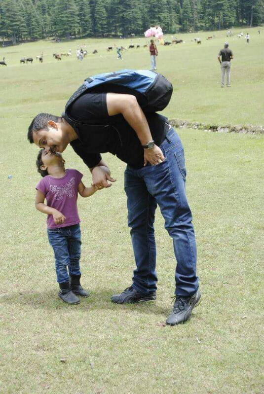 সিআরপিএফ-এর ৪৫ ব্যাটালিয়নের জওয়ান চেতন। লস্কর-ই-তৈবা জঙ্গিদের হামলায় তিনি জখম হন জখম হওয়ার পর চেতনকে প্রথম শ্রীনগরের সেনা হাসপাতালে আনা হয়। এরপর তাঁকে দিল্লির এইএমসে উড়িয়ে আনা হয়