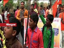 রামনবমীর মিছিলে কচিকাঁচাদের হাতে অস্ত্র, তীব্র নিন্দায় বিদ্বজ্জনেরা