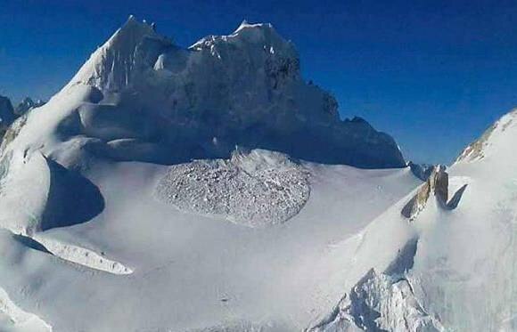 6 people dead after avalanche hits army positions in Siachen Glacier সিয়াচেনে হঠাৎ তুষারধস, মৃত ৪ জওয়ান, ২ কুলি