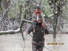 উপত্যকায় বন্যা-কবলিত মানুষদের কাঁধে তুলে উদ্ধার সেনার 