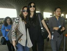 বিমানবন্দরে দুর্দান্ত স্টাইলিশ বাণী কপূর ও ডায়ানা পেন্টি