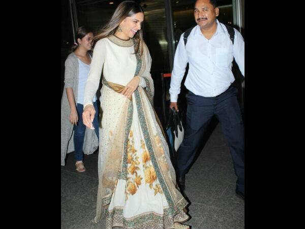 সব্যসাচীর পোশাকে দীপিকা। 