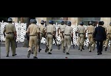 ১০ কেজি বোমা কাঁধে ১ কিমি দৌড়ে ৪০০ শিশুপড়ুয়ার জীবন বাঁচালেন মধ্যপ্রদেশের পুলিশ কনস্টেবল