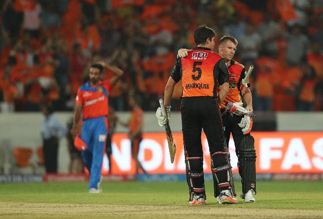 গতবারের চ্যাম্পিয়ন সানরাইজার্স হায়দরাবাদ এবারও আইপিএলের শুরুটা দুর্দান্ত করেছে। টানা দুটি ম্যাচে জয় পেয়েছে ডেভিড ওয়ার্নারের দল