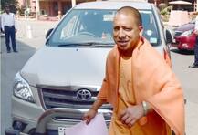 আদিত্যনাথের প্রশাসনে প্রথম বড়সড় বদল, সরলেন ২০ জন আমলা