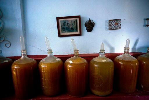 বাণিজ্য ক্ষেত্রে মার্কিন নিষেধাজ্ঞা ও অন্যান্য আর্থিক  কারণে গৃহস্থালির বিভিন্ন উপকরণ পাওয়া যায় না। 