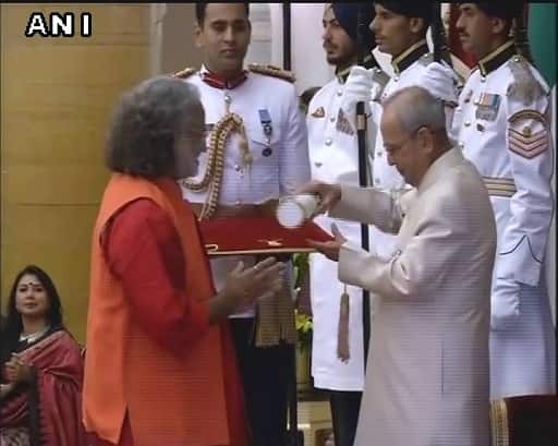 পদ্মভূষণ পেলেন পন্ডিত বিশ্বমোহন ভট্ট
