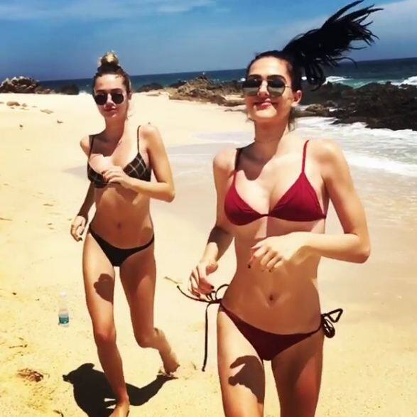 মা-মেয়ের এমনই কিছু বিকিনি পরা ছবি সম্প্রতি দেখা গেল ইন্সটাগ্রামে। দেখুন সেই ছবিগুলো