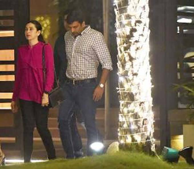 Is Marriage On The Cards For Karisma Kapoor And Beau Sandeep Toshniwal সদ্য বিয়ে করেছেন প্রাক্তন স্বামী, এবার করিশমাও কি যেতে চলেছেন ছাঁদনাতলায়?
