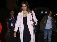 বিমানবন্দরে বিপাশা বসু