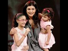 মেয়েদের নিয়ে নিউ ইয়র্কে ছুটি কাটিয়ে দেশে ফিরলেন সুস্মিতা সেন