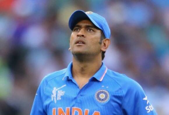Sc Quashes Case Against Dhoni For Portraying Himself As God ম্যাগাজিনের কভারে হাতে জুতো নিয়ে বিষ্ণুর সাজে: ধোনির বিরুদ্ধে ধর্মীয় ভাবাবেগে আঘাতের অভিযোগ খারিজ সুপ্রিম কোর্টে