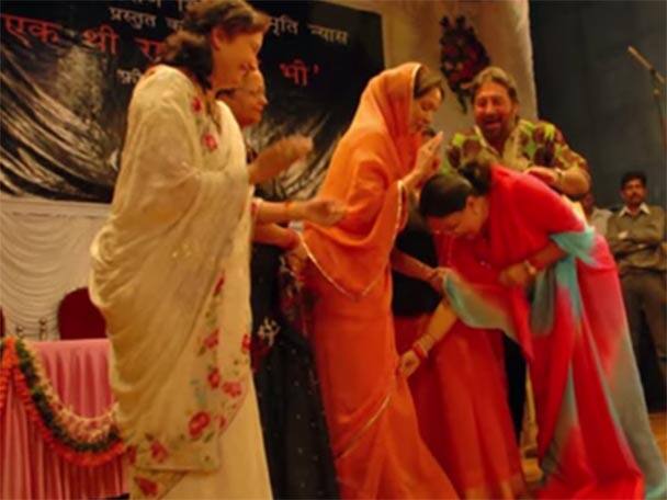 মহারানি বিজয় রাজে সিন্ধিয়ার জীবনী নিয়ে প্রথমবার তৈরি হচ্ছে চলচ্চিত্র। নাম ‘এক থি রানি অ্যাইসি ভি’।