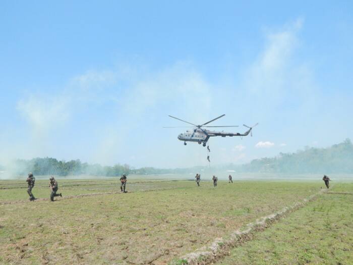 মূলত, জঙ্গলে কীভাবে শত্রুনাশ করতে হয়, তার ওপরই জোর দেওয়া হয়েছিল এই মহড়ায়।