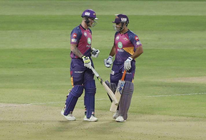 রাইজিং পুণে সুপারজায়ান্টসের প্রাক্তন অধিনায়ক মহেন্দ্র সিংহ ধোনি ফের বুঝিয়ে দিলেন, তিনিই সেরা ফিনিশার। আজ সানরাইজার্স হায়দরাবাদের বিরুদ্ধে ৩৪ বলে তিনটি ছক্কা ও পাঁচটি বাউন্ডারির সাহায্যে ৬১ রানের অপরাজিত ইনিংস খেলে পুণেকে জিতিয়ে মাঠ ছাড়লেন ধোনি