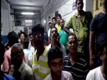 একজন রোগীকে দেখবে একজন আয়া, এই নির্দেশের জেরে রোজগারে টান, সারারাত চুঁচুড়া হাসপাতালের সুপারকে ঘেরাও আয়াদের