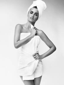 মারিও টেস্টিনোর টাওয়েল সিরিজে হলিউড সুন্দরীদের সঙ্গে ক্যাটরিনা