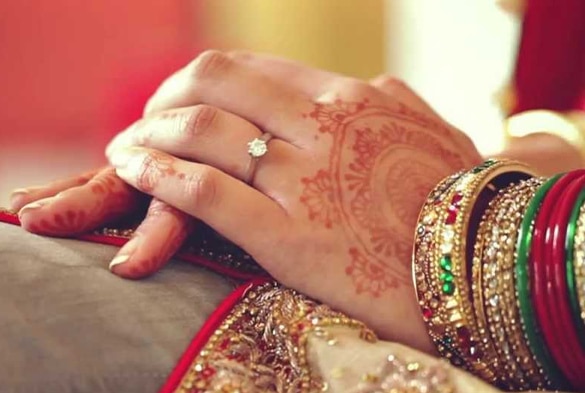 Teacher couple sacked on wedding day, school claims ‘romance’ will affect students 'রোমান্সে' ক্ষতি হবে পড়ুয়াদের, যুক্তি দেখিয়ে বিয়ের দিন শিক্ষক-যুগলকে বরখাস্ত করল স্কুল