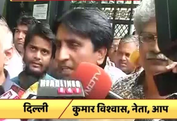 ওখলার বিধায়ক সাসপেন্ড, কুমার বিশ্বাসকে রাজস্থানের ইন চার্জ করে রফা কেজরীবালের Aap Suspends Mla Amanatullah Khan Appoints Kumar Vishwas In Charge For Poll Bound Rajasthan ওখলার বিধায়ক সাসপেন্ড, কুমার বিশ্বাসকে রাজস্থানের ইন চার্জ করে রফা কেজরীবালের