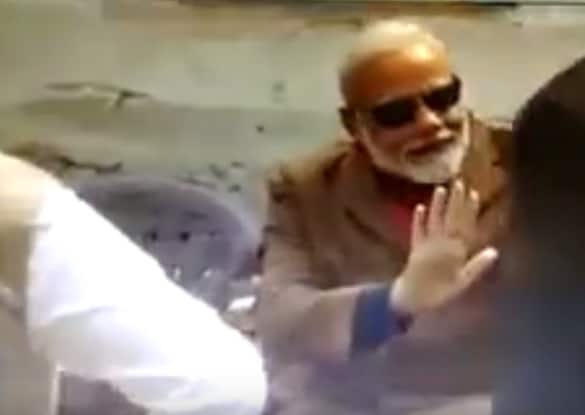 ভিডিওতে দেখুন: কেদারনাথে অত্যুৎসাহীকে জুতো খুলতে মানা, দৃষ্টান্ত স্থাপন মোদীর No Vip Treatment For Pm Narendra Modi Sets Example Stops Man From Removing His Shoes At Kedarnath Temple ভিডিওতে দেখুন: কেদারনাথে অত্যুৎসাহীকে জুতো খুলতে মানা, দৃষ্টান্ত স্থাপন মোদীর