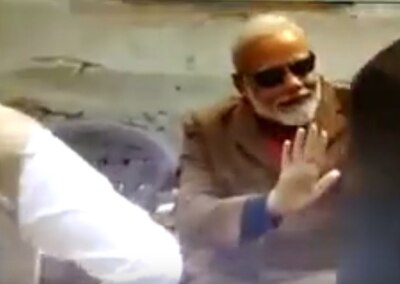 No Vip Treatment For Pm Narendra Modi Sets Example Stops Man From Removing His Shoes At Kedarnath Temple ভিডিওতে দেখুন: কেদারনাথে অত্যুৎসাহীকে জুতো খুলতে মানা, দৃষ্টান্ত স্থাপন মোদীর
