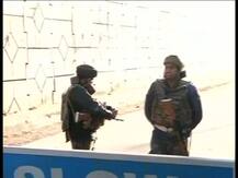 কাশ্মীরের পুলওয়ামায় দুঘণ্টায় দুটো ব্যাঙ্ক থেকে কয়েক লক্ষ টাকা লুঠ