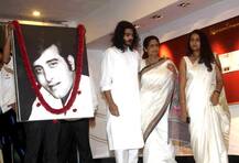 বিনোদ খন্নার শেষযাত্রায় তারকাদের অনুপস্থিতি নিয়ে ঋষি কপূরের টুইটের পর কারা এলেন প্রয়াত অভিনেতার প্রার্থনা সভায় দেখুন