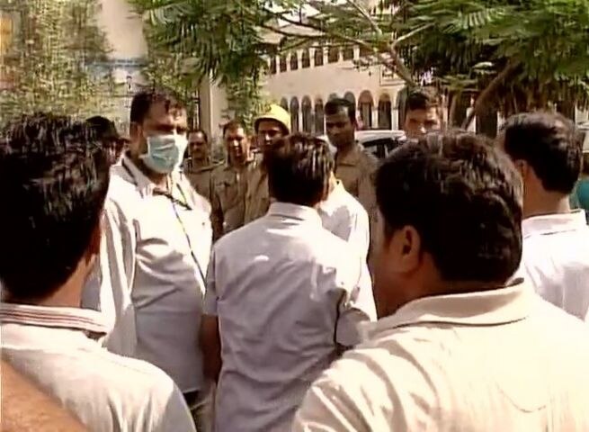 Delhi Gas Cylinder Leak At Tughlakabad More Than 300 Students Hospitalized দিল্লির তুঘলকাবাদে স্কুলের সামনে কন্টেনারে গ্যাস লিক, তিনশোর বেশি পড়ুয়া অসুস্থ হয়ে হাসপাতালে