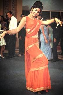 পুরনো দিনের অভিনেত্রী মুমতাজ এবং রাখীর কথা নিশ্চয়ই মনে আছে, তাঁদের সাম্প্রতিক ছবি ভাইরাল হয়েছে ! দেখুন