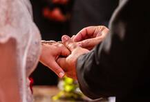 আদিত্যনাথের গোরক্ষপুরে ষষ্ঠ শ্রেণির ছাত্রীকে প্রেমিকের সঙ্গে বিয়ে দিল পঞ্চায়েত