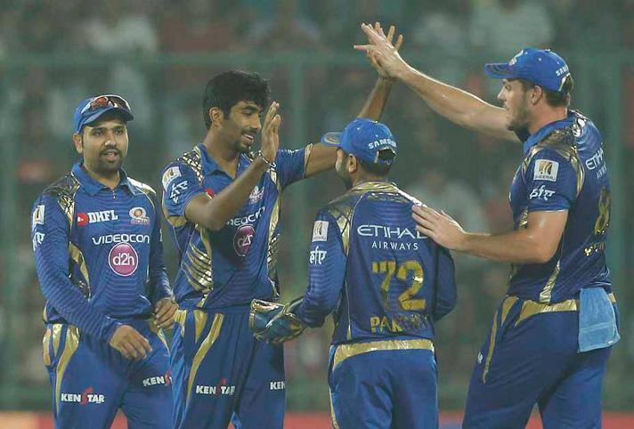 আরসিবি-র সেই রেকর্ড ভেঙে দেওয়ার পাশাপাশি এবারের আইপিএল-এ প্রথম দল হিসেবে প্লে-অফের যোগ্যতা অর্জন করল মুম্বই