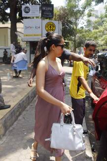 ট্রাফিক আইন ভেঙে জরিমানা দিলেন শাহিদ-পত্নী মীরা