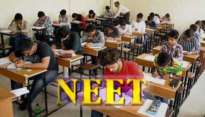 NEET: Girl student files police complaint against observer's 'inappropriate stare' নিট পরীক্ষায় বসতে অন্তর্বাস খুলতে হয়, অশালীন ভাবে তাকিয়ে ছিলেন বাইরের পর্যবেক্ষক! পুলিশে অভিযোগ মহিলা পরীক্ষার্থীর