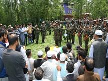 গান স্যালুট সেনার, পূর্ণ সামরিক মর্যাদায় লেফটেন্যান্ট উমর ফয়াজের শেষকৃত্য সম্পন্ন