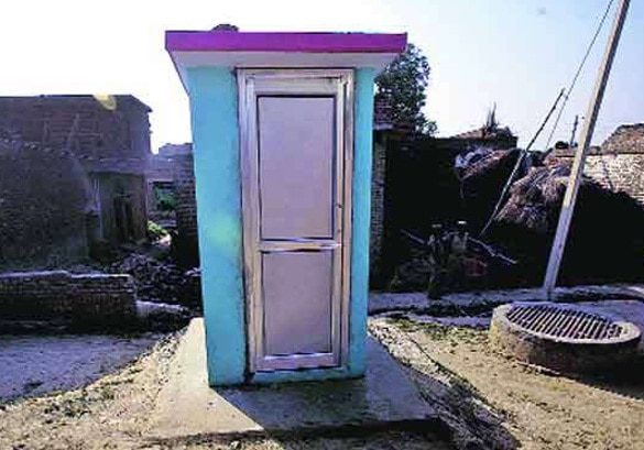 Women Complain Of Theft Of Toilets বাড়ি থেকে শৌচাগার ‘চুরি’ গিয়েছে, থানায় অভিযোগ মহিলার!