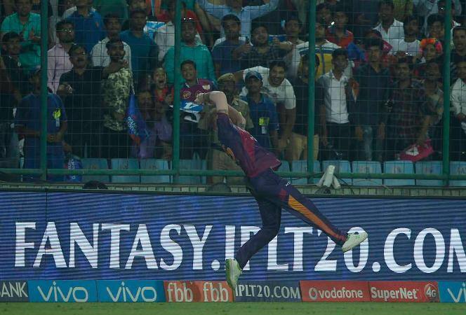 Ipl Mr Unbelievable Ben Stokes Special On The Boundary Ropes দেখুন: বাউন্ডারি লাইনে অবিশ্বাস্য ক্যাচ বেন স্টোকসের