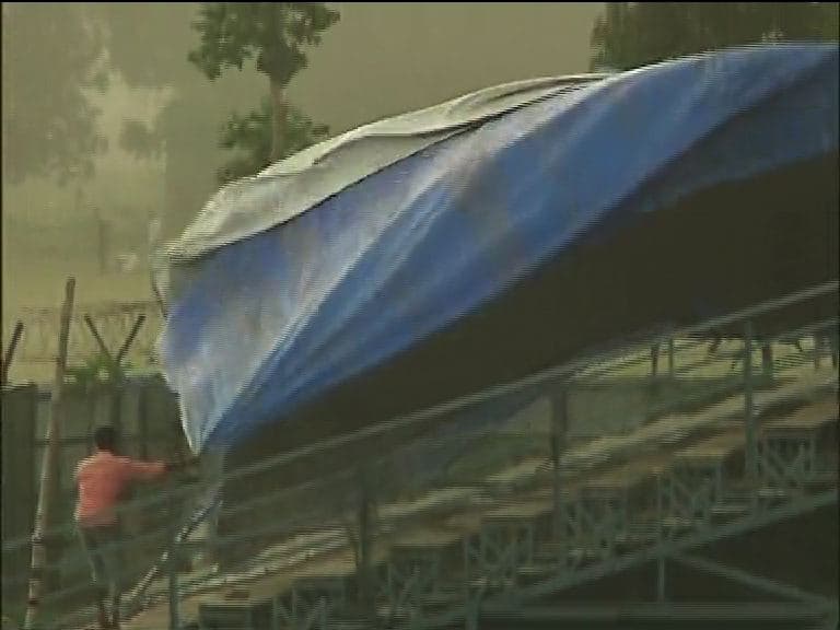 চার জেলায় বাজ ও গাছ পড়ে মৃত ১১, কলকাতায় বিঘ্নিত বিমান, বাস, ট্রেন চলাচল 11 People Died Due To Lightning And Tree Falling In 4 Districts Bus Train Affected In Kolkata চার জেলায় বাজ ও গাছ পড়ে মৃত ১১, কলকাতায় বিঘ্নিত বিমান, বাস, ট্রেন চলাচল