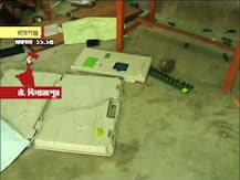 ডোমকল-রায়গঞ্জ-পূজালিতে ইভিএম ভাঙচুর, বহু বুথ ভেঙে তছনছ, ভয়ে গা ঢাকা দিল পুলিশ, শৌচাগারে লুকোলেন ভোটকর্মীরা