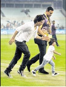 শনিবার কেকেআর-এর ম্যাচের পর ইডেন দেখল শাহরুখ-আবরামের দৌড় প্রতিযোগিতা!