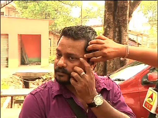 উত্তপ্ত পুরভোট, ডোমকলে এবিপি আনন্দর চিত্রসাংবাদিক মাটিতে ফেলে কিল,চড়, সাংবাদিককে হুমকি, ভাঙচুর গাড়িতেও