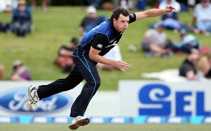 চ্যাম্পিয়ন্স ট্রফির ইতিহাসে সফলতম বোলার নিউজিল্যান্ডের পেসার কাইল মিলস। তিনি ১৫ ম্যাচে ২৮ উইকেট নিয়েছেন