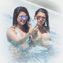 মিয়ামি সৈকতে ফের বিকিনি পরে প্রিয়ঙ্কা, উষ্ণ এই ছবি আগুন ধরাবে ভক্ত-হৃদয়ে!