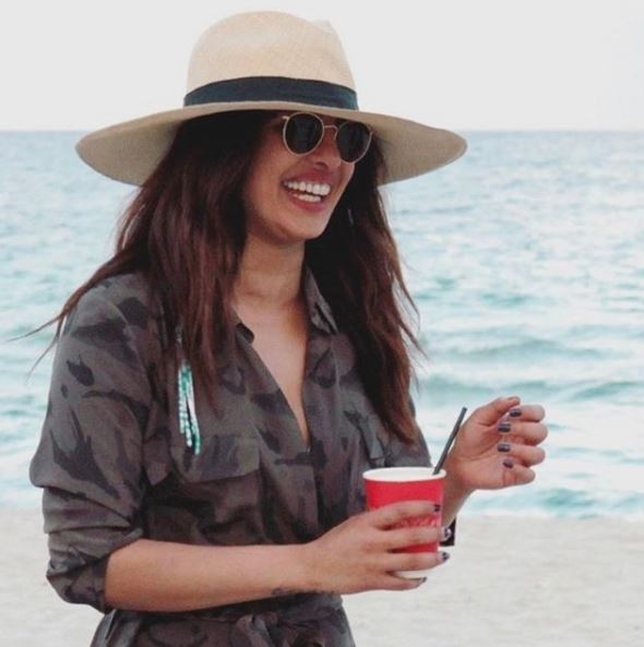 ফোর্বসের রিপোর্ট অনুযায়ী, প্রিয়ঙ্কার আয়ের মূল উত্স তাঁর এবিসি শো, কোয়ান্টিকো। এই শোয়ের এখন তৃতীয় পর্ব শুরু হয়েছে। এই স্পাই ড্রামার জন্য প্রতি মরশুমে প্রিয়ঙ্কার আয় ৩০ লক্ষ ডলার। 