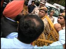 অভিষেকের বাসভবনে মমতা-কেজরীবালের বৈঠকের সময় বিজেপি বিধায়ক-সাংসদের বিক্ষোভ