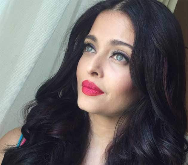 সোশ্যাল মিডিয়ার যুগে ফেসবুক, ইন্সটাগ্রামে কেন দেখা যায় না ঐশ্বর্যকে জানেন? Aishwarya Rai Bachchan To Join Facebook Instagram Soon সোশ্যাল মিডিয়ার যুগে ফেসবুক, ইন্সটাগ্রামে কেন দেখা যায় না ঐশ্বর্যকে জানেন?