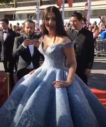  কান ২০১৭, তৃতীয় দিনে আবির্ভূত ঐশ্বর্য, কার্যত তাঁর ‘প্রিন্সেস লুকে’ সকলেই বাকরুদ্ধ