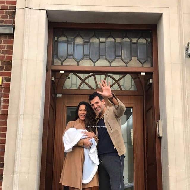 সোশ্যাল মিডিয়ায় সুখবর দিয়েছেন লিসা নিজেই।