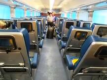 দেখুন, বিলাসবহুল ট্রেন তেজস এক্সপ্রেস